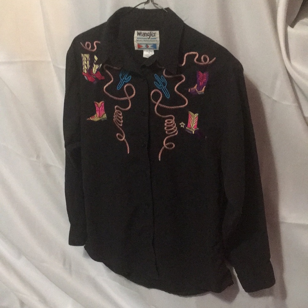 Embroidered Wrangler button down shirt!